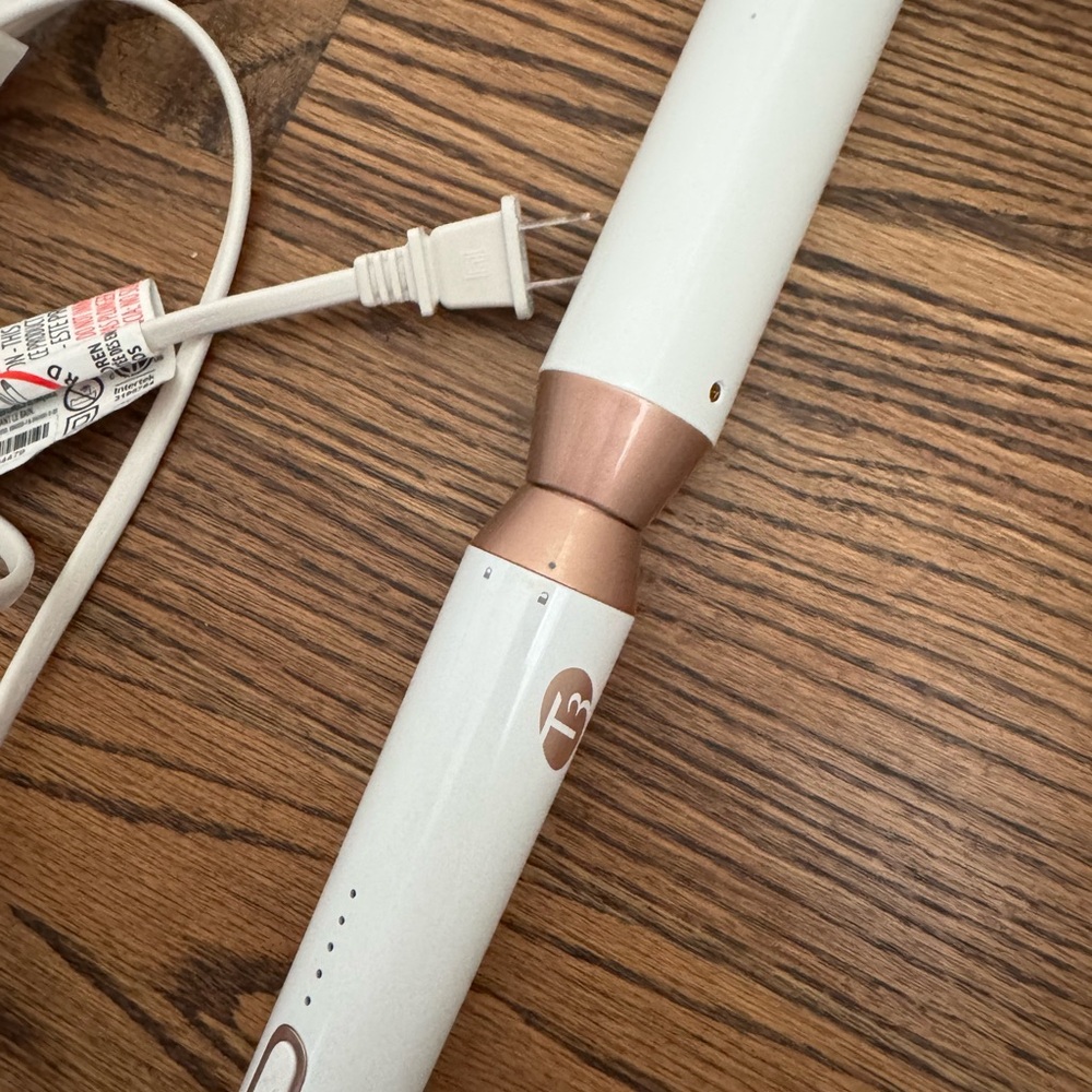 T3 White and Rose Gold Curling Iron - Picture 2 of 4